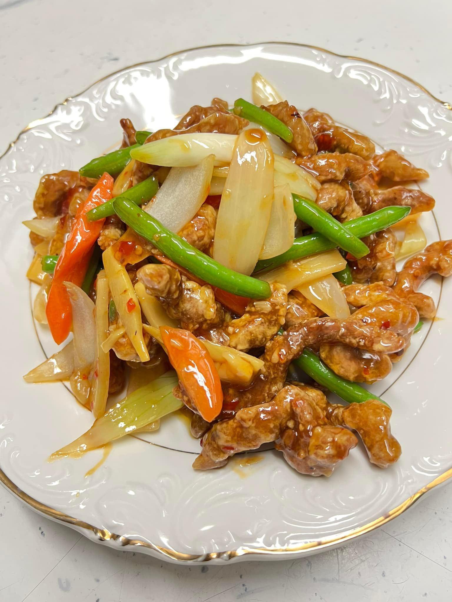 Kinesisk pepperbiff med paprika, løk og sukkererter